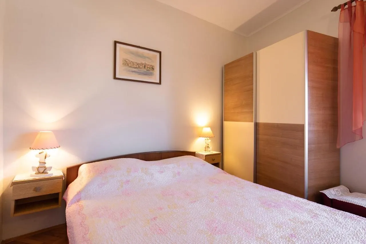Oldtown 2 Apartment Baska